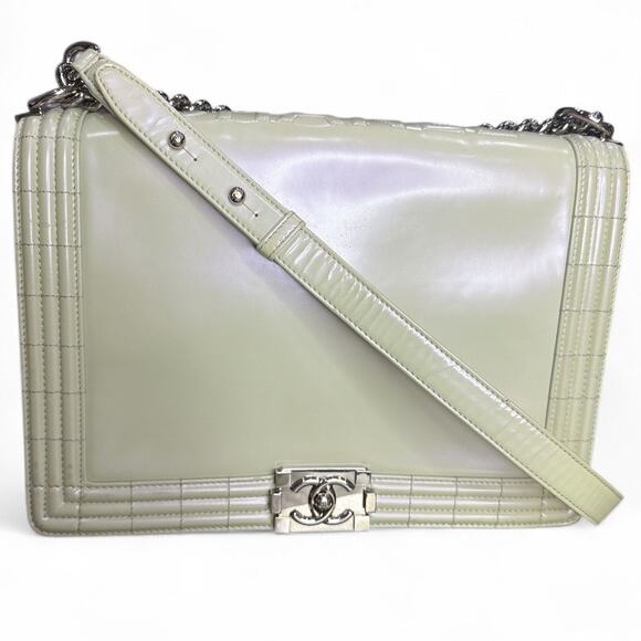 Chanel Pearl Iridescent Glazed Patent Leather Large Reverso Boy Flap Bag - Picture 1 of 16